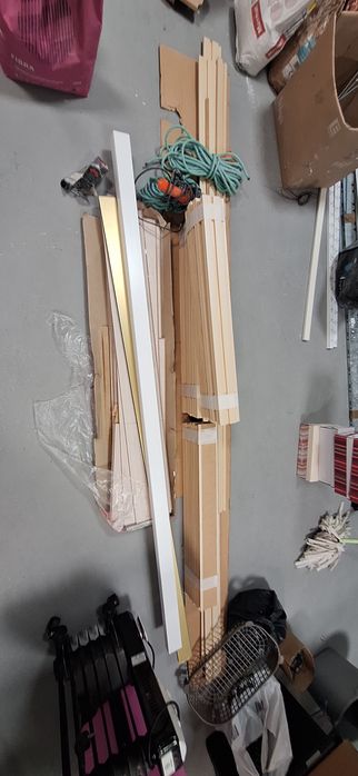 Resto de material de construção,  eletricidade, ripados...