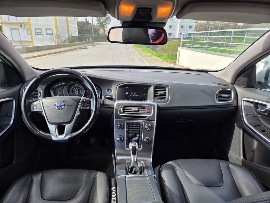 Volvo v60 D4 181cv