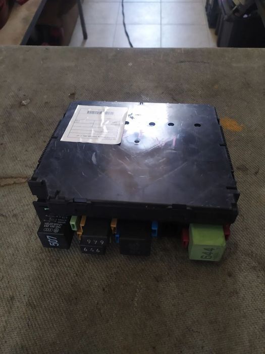 CAIXA DE FUSIVEIS VOLKSWAGEN TIGUAN / 5K0937086M