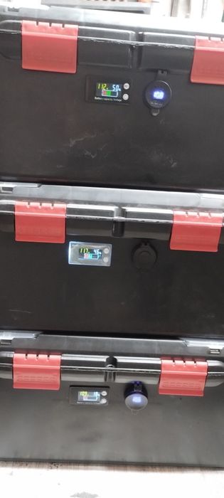 Продам зарядні станцїї, повер банк.