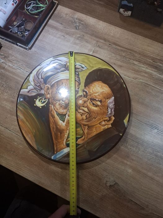 Talerz, plater malowany przez hiszpańskiego artystę Ismaela Blata.