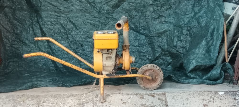 Motobomba comac usada com carrinho