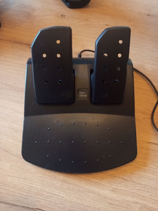Xbox one x 1TB  z kierownicą cobra