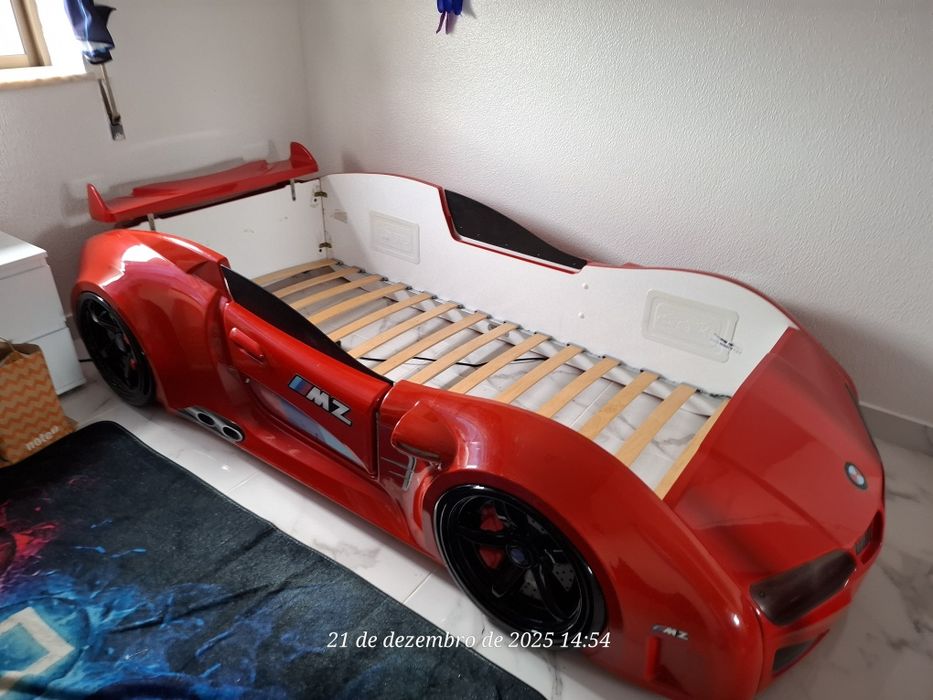 Cama robusta  BMW com leds