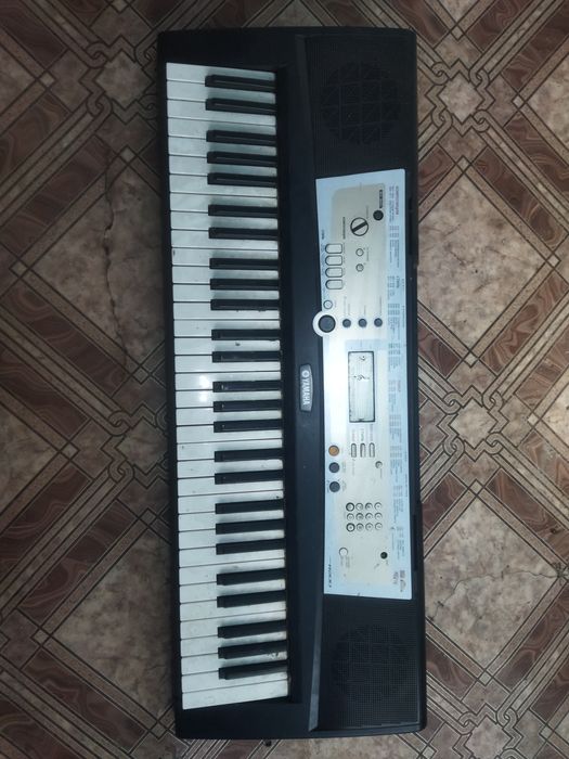 Продам синтезатор