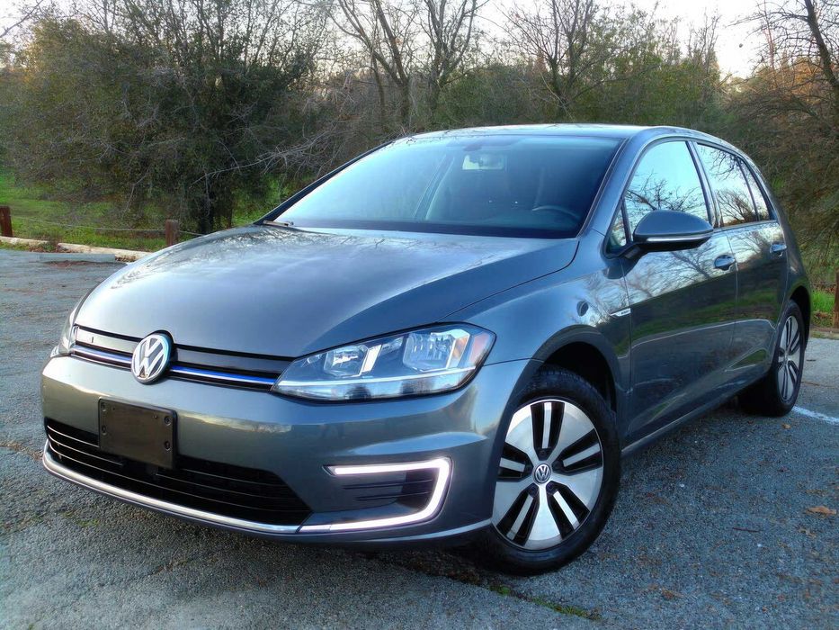 Volkswagen e-Golf      2020