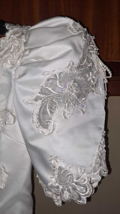 Vestido de noiva com acessórios