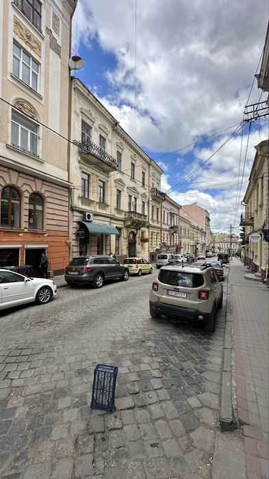 Оренда приміщення; Чернівці; фасад; ремонт; центр міста;