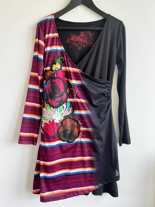 Desigual sukienka kopertowy dekolt czarna w kolorowe wzory M L