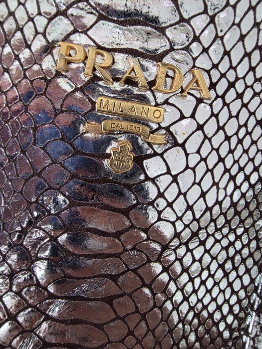 Продам клатч Prada з натуральної шкіри в дуже хорошому стані