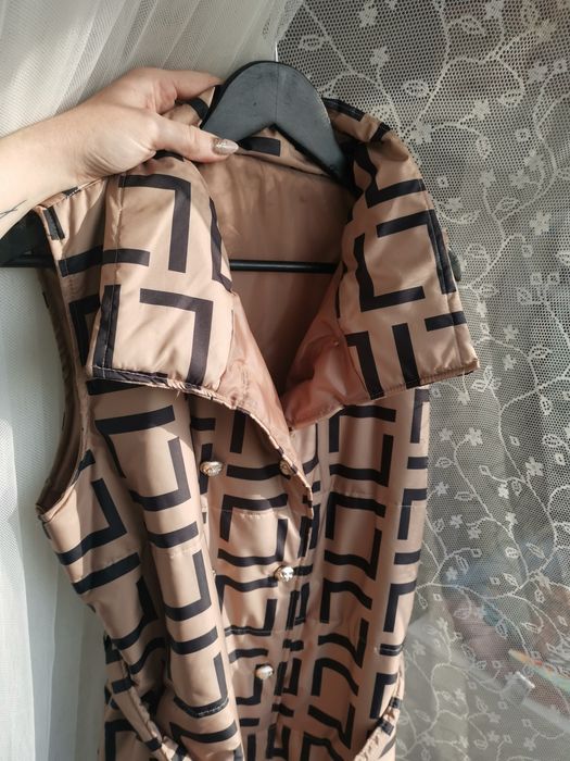 Beżowy bezrękawnik kamizelka w czarne wzory włoska nowa XL L