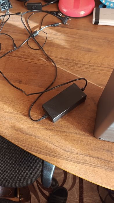 Продам зарядную станцию  300 ват 90000mah