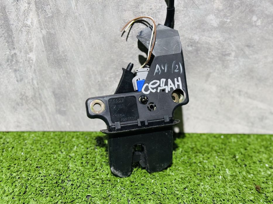 Замок задній ляди Ауді А4 Б6 7 кришки багажника Audi A4 B6 7