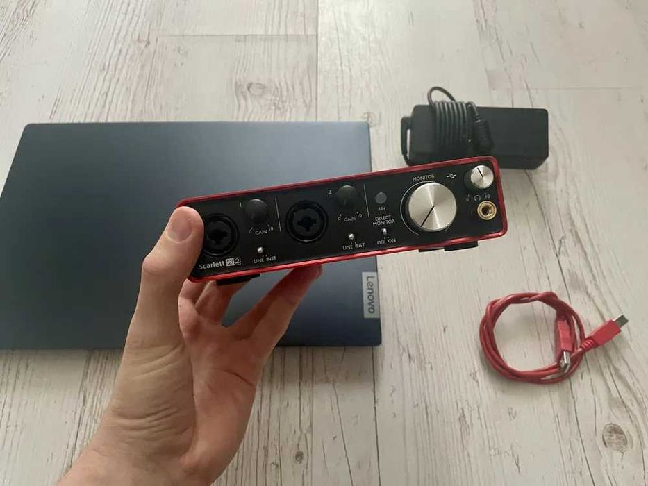Срочно! Звуковая карта Focusrite Scarlett 2i2 -- 2nd gen