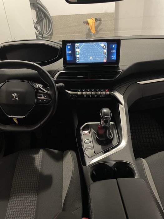 Peugeot 3008  1.5 HDI super stan , model 2022