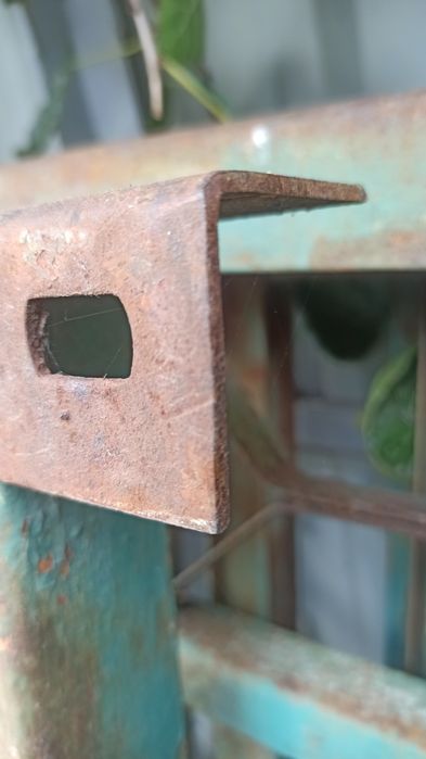 Забор металлический, секции ограждения.