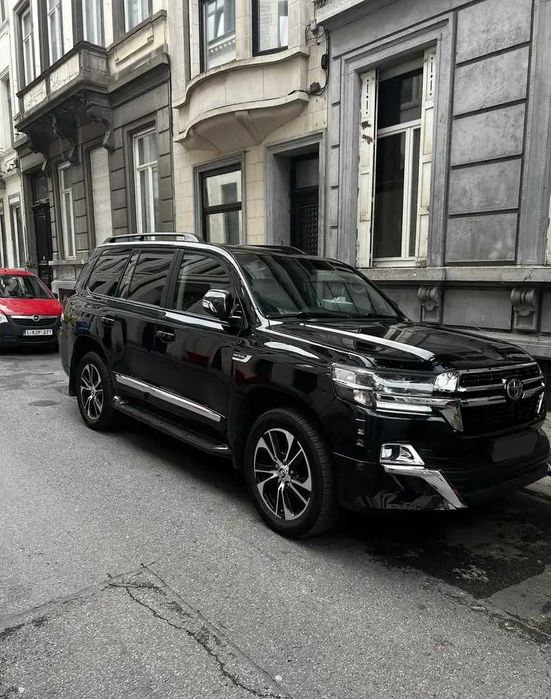 Toyota Land Cruiser 200 V8