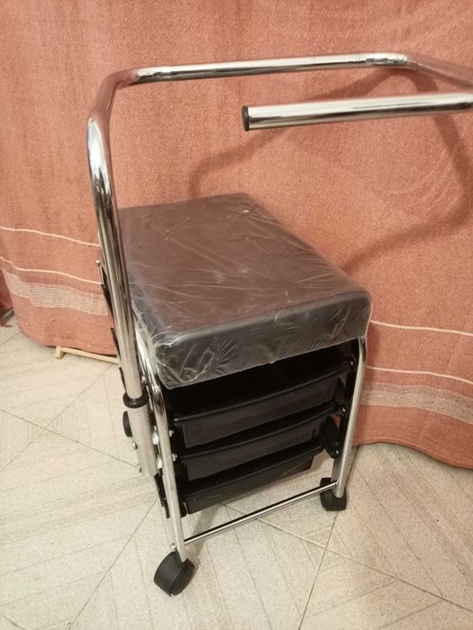 Banco de Manicura em bom estado