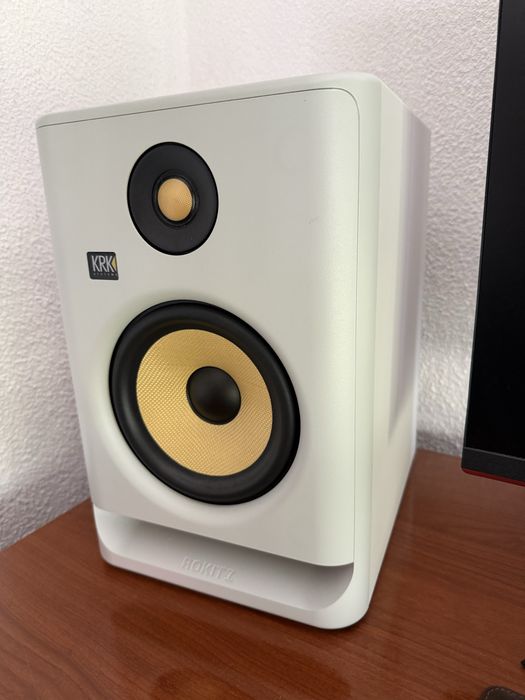 KRK Rokit 7 g4 white Colunas (2) + cabo