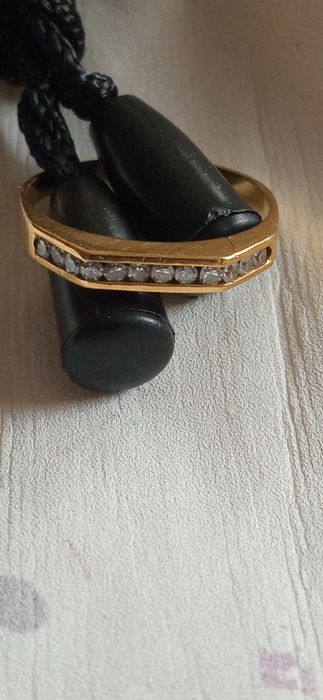 Anel ouro de lei, 19 kl, com brilhantes. Tamanho 11