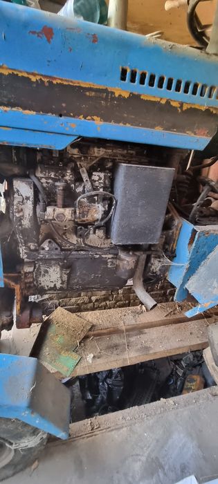 Трактор плуг и прицеп