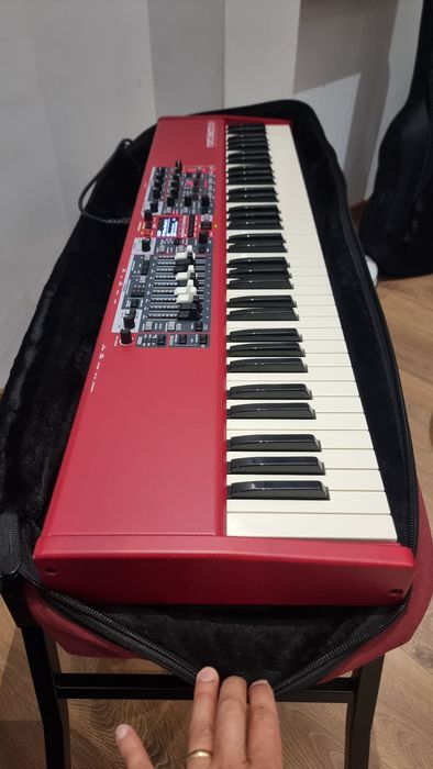 Nord Electro 6d 73 + Pack de timbres NE6