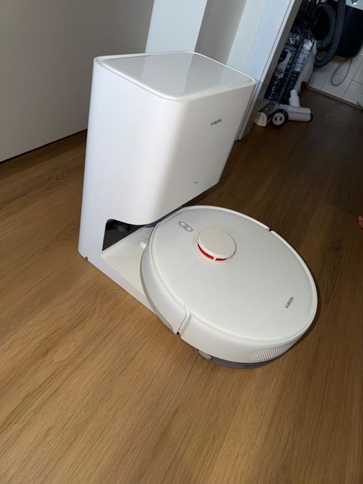 Aspirador robot Xiaomi X10 com design compacto e moderno