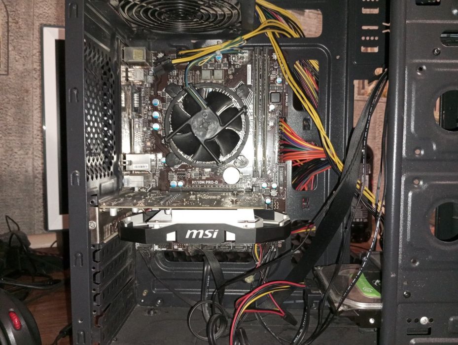 Продам ПК с монитором, мышкой, клавиатурой, колонками