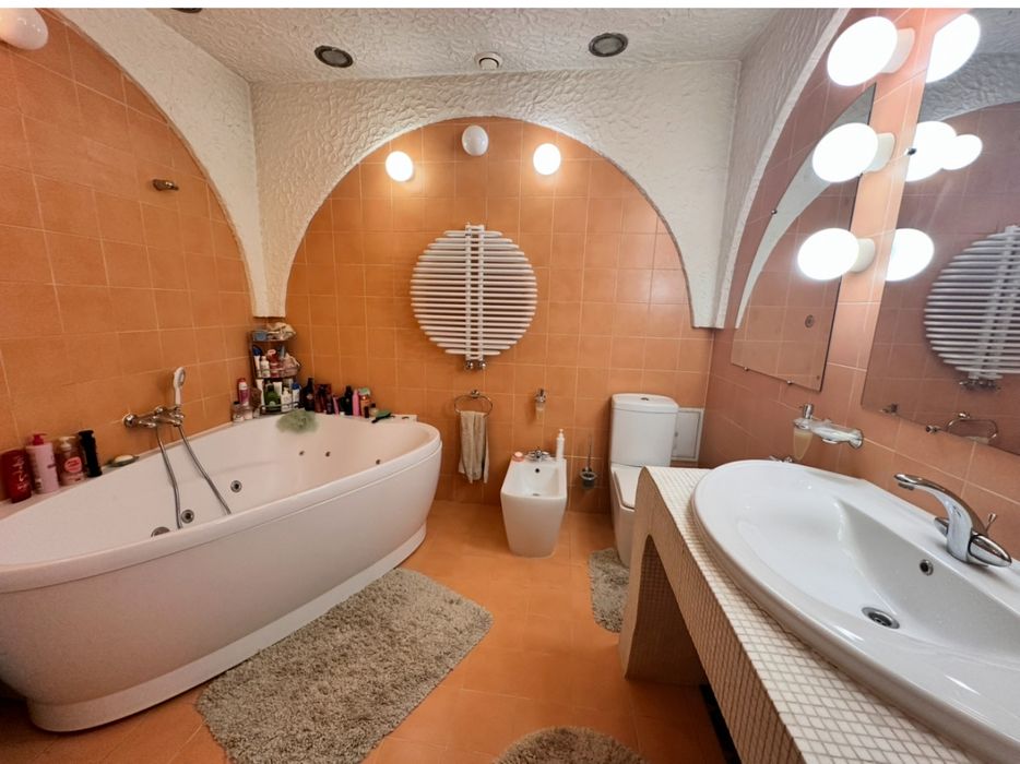 Продаж 3-кімнатної квартири 160 м.кв., вул О. Олеся