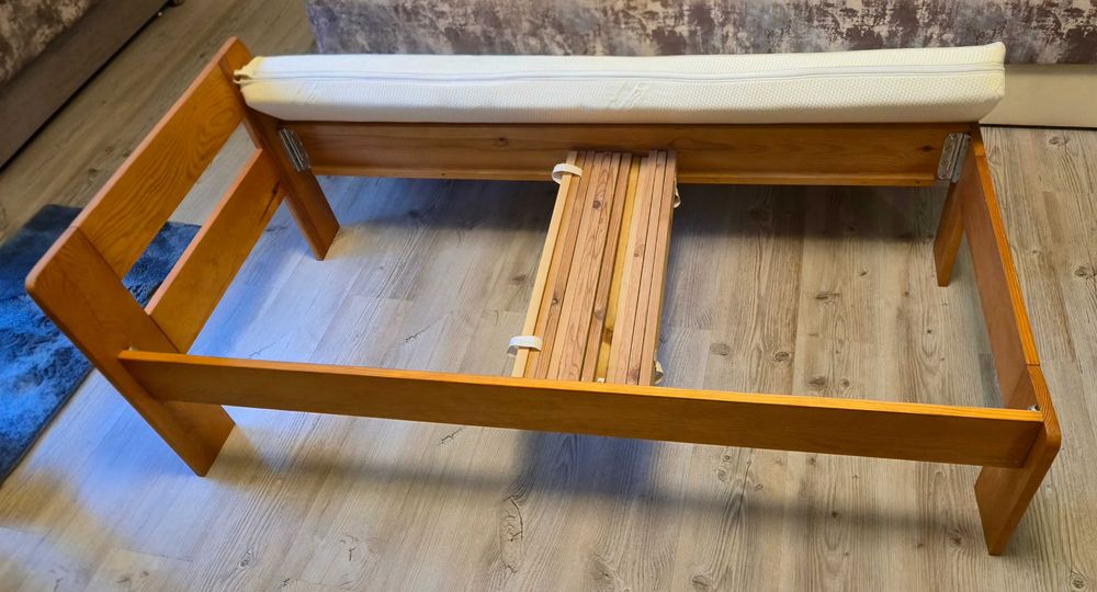 łóżko drewniane z materacem 160 x 70 (łatwe składanie)