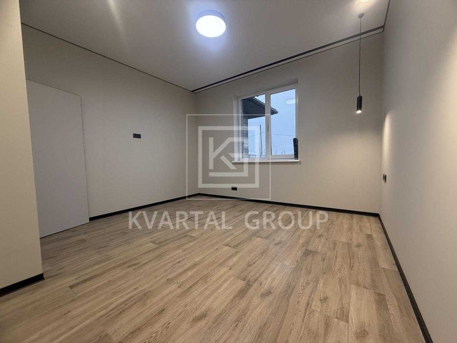 Сучасний будинок 120 м² з ремонтом і ділянкою 12 соток