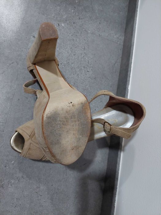 Sandálias salto alto