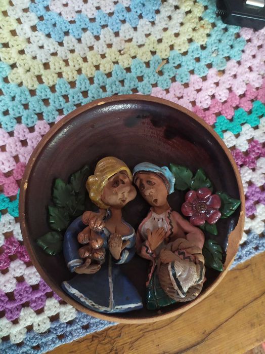 Настенная тарелка с барыльефом