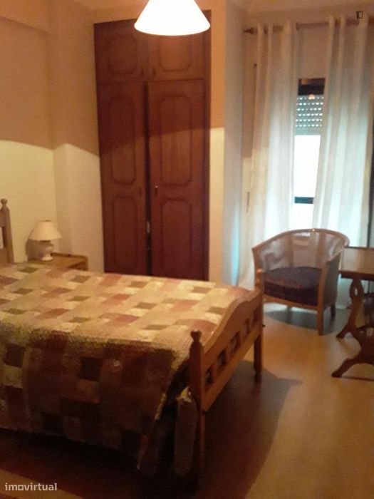 Room - located in Cidral Coimbra