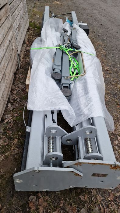 Podnośnik  dwukolumnowy samochodowy 3,5T