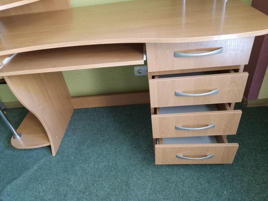 Стол  для  компьютера, письменный  и офисный