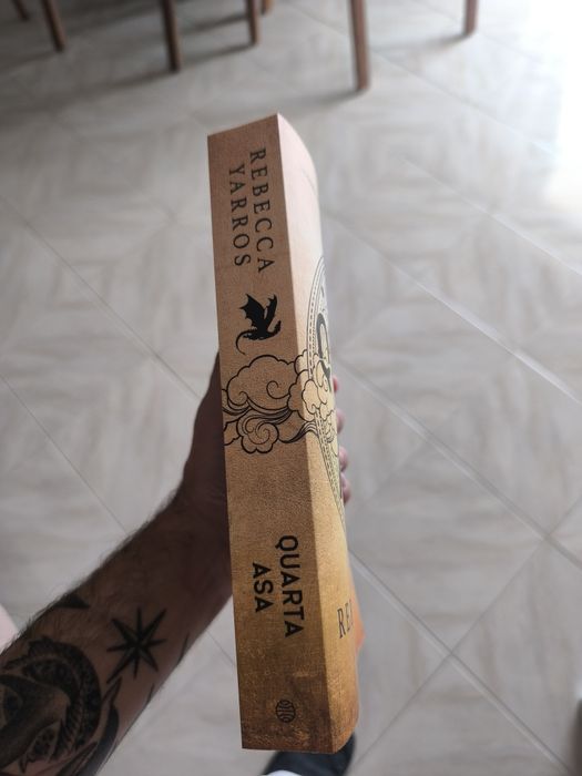 Livro Quarta Asa