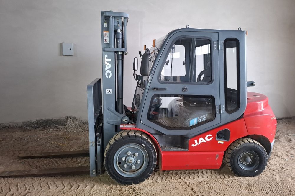 Wózek widłowy JAC J35 jak nowy,  3,5T Diesel silnik Japan Mitsubishi