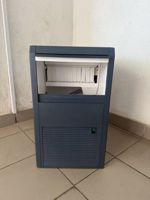 Льодогенератор-Ледогенератор Професійний Brema CB184AHC Італія !!!