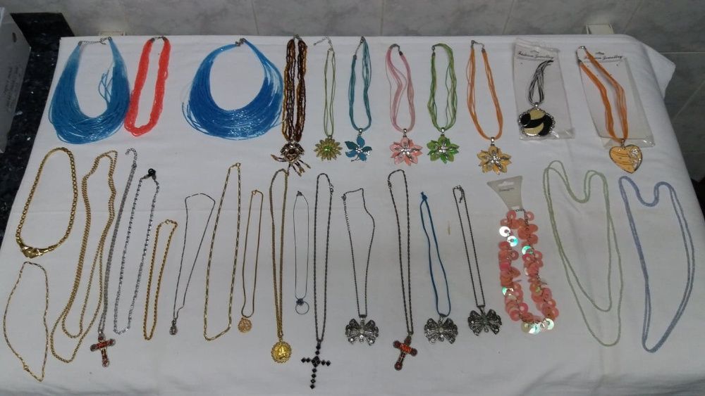 Colares e fios para senhora