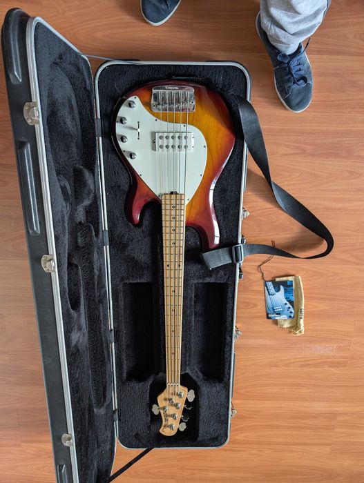 Guitarras e baixos