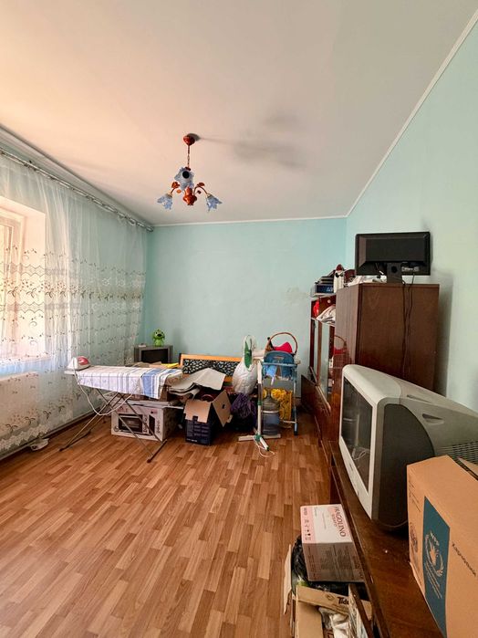 РОЗКІШНИЙ СІМЕЙНИЙ БУДИНОК БІЛЯ РІЧКИ В РАЙОНІ КАЗАРСЬКОГО