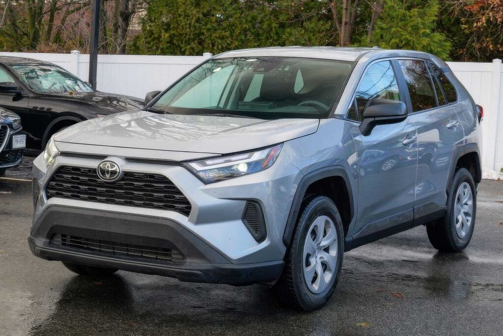 Toyota RAV4      2023