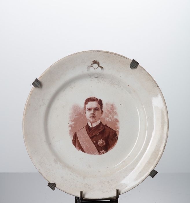 Dois pratos antigos em faiança portuguesa