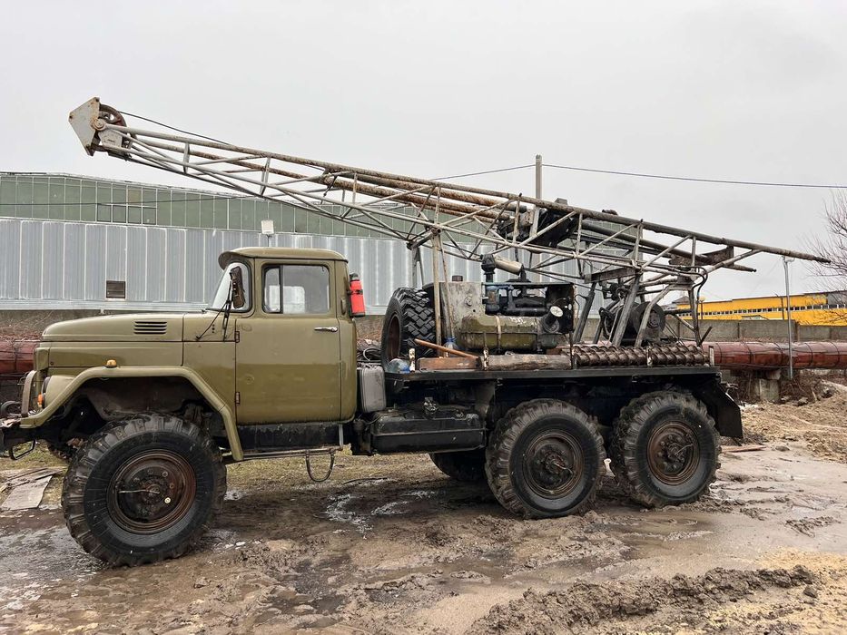 Продам бурову на базі зіл131