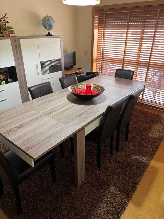 Sala de estar e jantar semi-nova