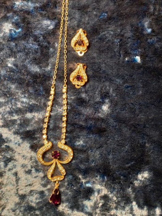 Набор бижутерии в идеальном состоянии дешево