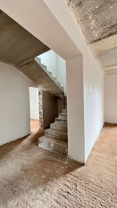 Зданий дуплекс ,готовий до ремонту