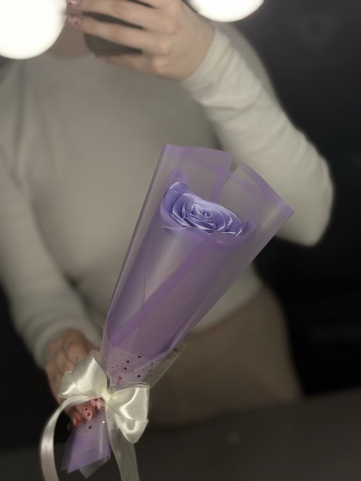 Wieczne róże wykonane ze wstążki satynowej