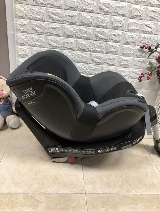 Автокрісло Britax Römer DUALFIX M i-SIZE Група 0+/1 (0-18 кг) 360